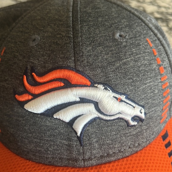 Brandon Marshall Signed Denver Broncos Hat - Picture 2 of 6